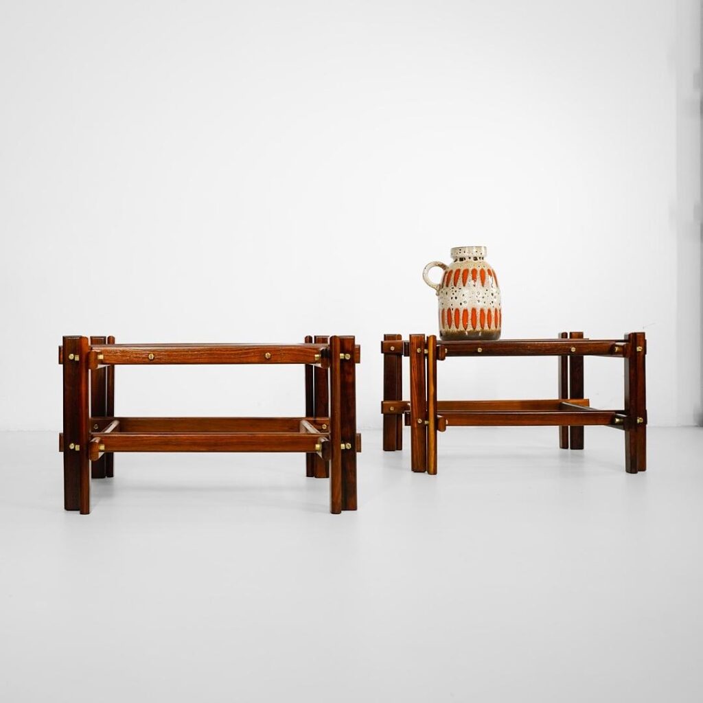Cimo S/A mesa lateral 60’s em Jacarandá maciço e detalhes em Latão. Tampo em mármore ou vidro.
