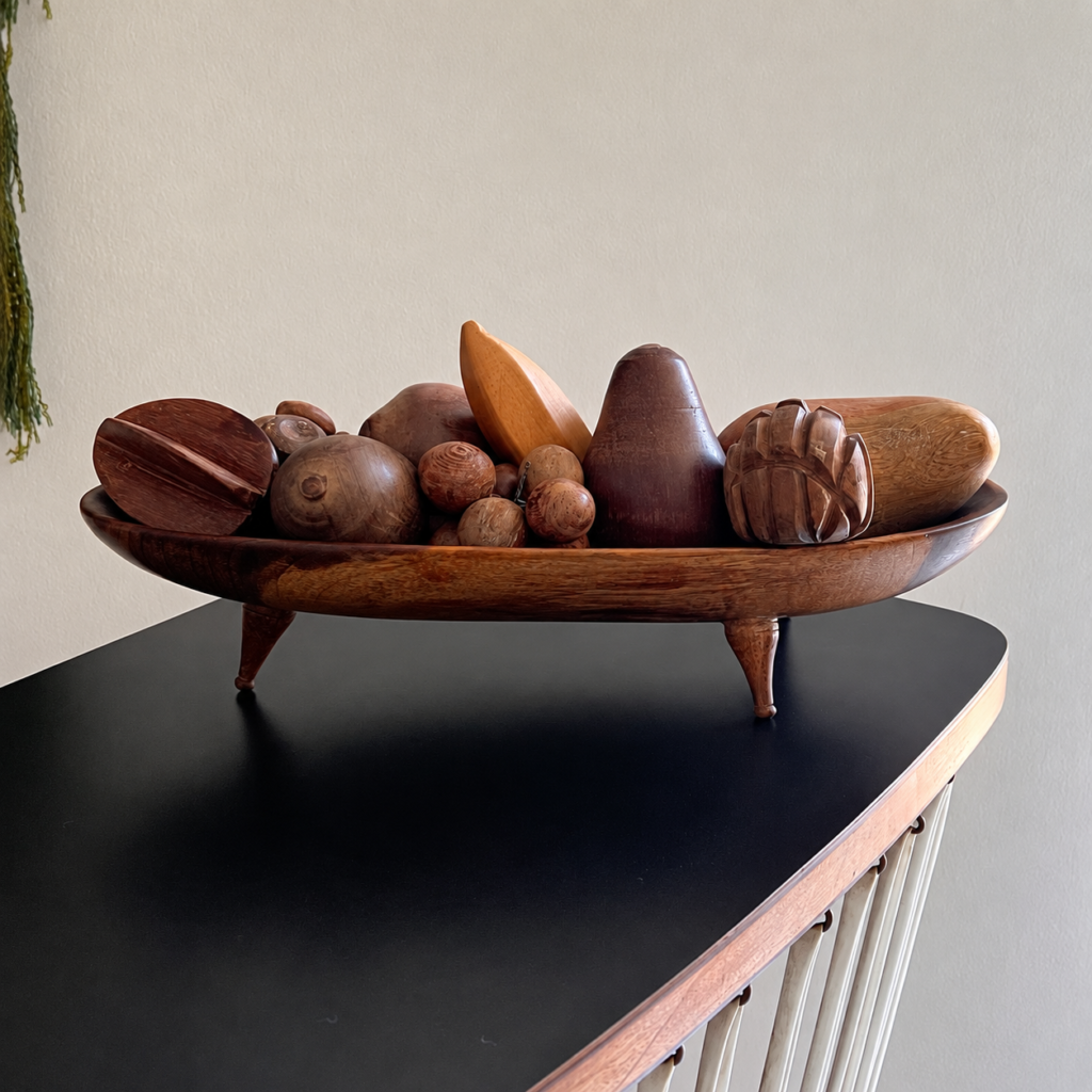 Fruteira com frutas em madeiras de lei