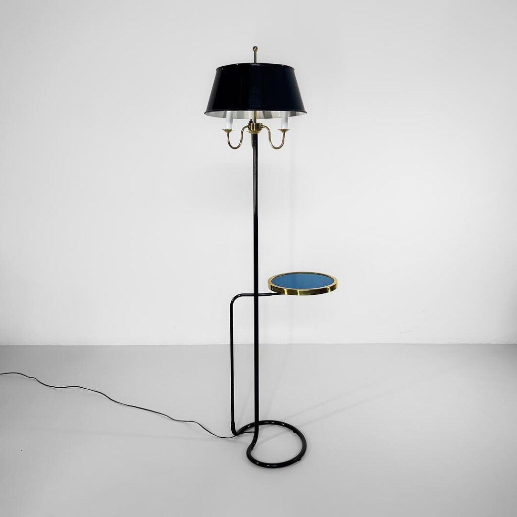 Luminária de piso com mesa, americana déc de 50, latão e ferro.