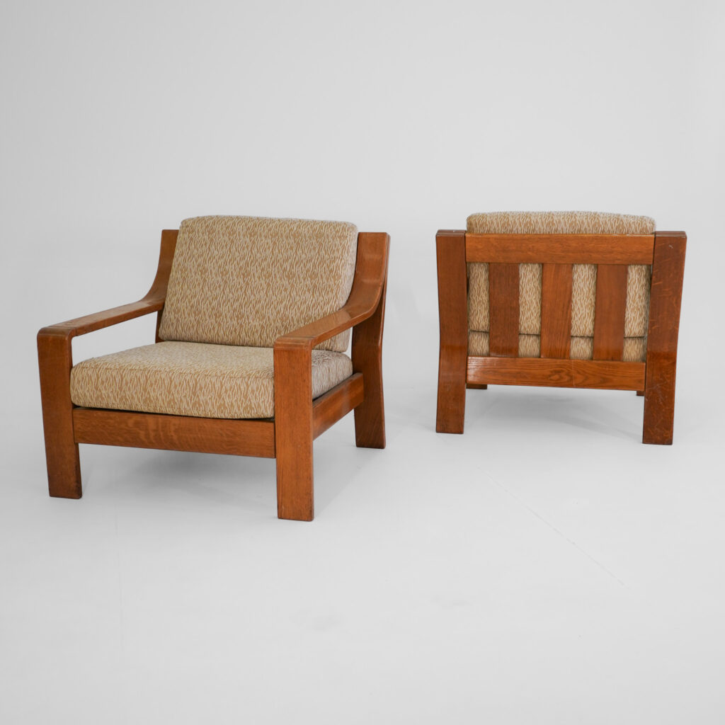 Dinamarca, década de 1960.Par de poltronas em freixo, design escandinavo.