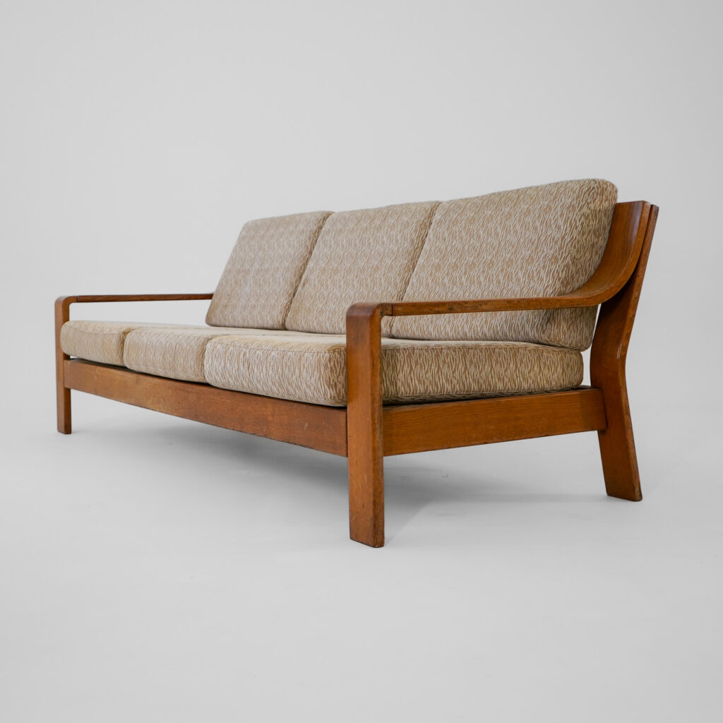 Dinamarca, década de 1960. Sofá em Freixo, design escandinavo.