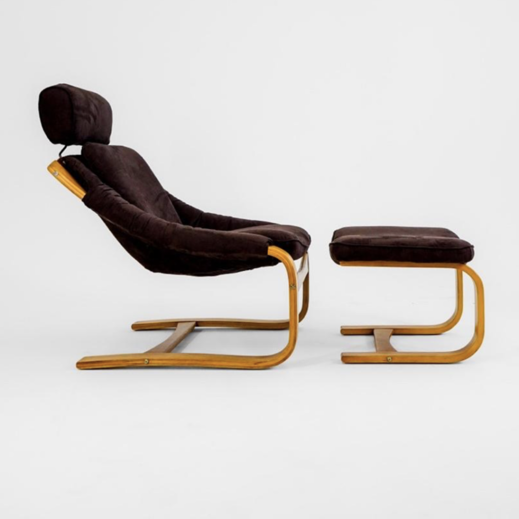Designer Åke Fribytter(Suécia) para a Nelo, 1970, estrutura de madeira curvada e assento em veludo marrom