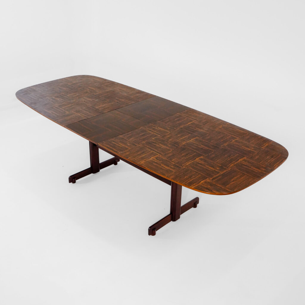 Mesa de jantar, extensivel, designer Francesco Scapinelli em Jacaranda, década de 60