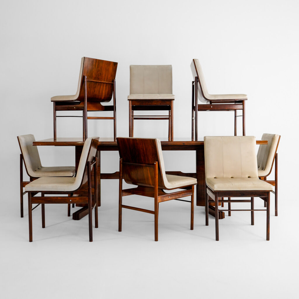 Conj de oito cadeiras NovoRumo, design de Giuseppe Scapinelli, em Jacarandá, década de 1960.