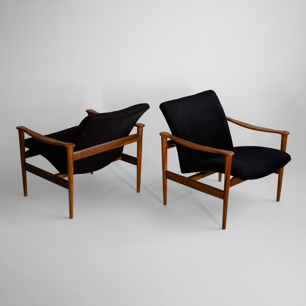 Par de Poltronas ‘Model 711’